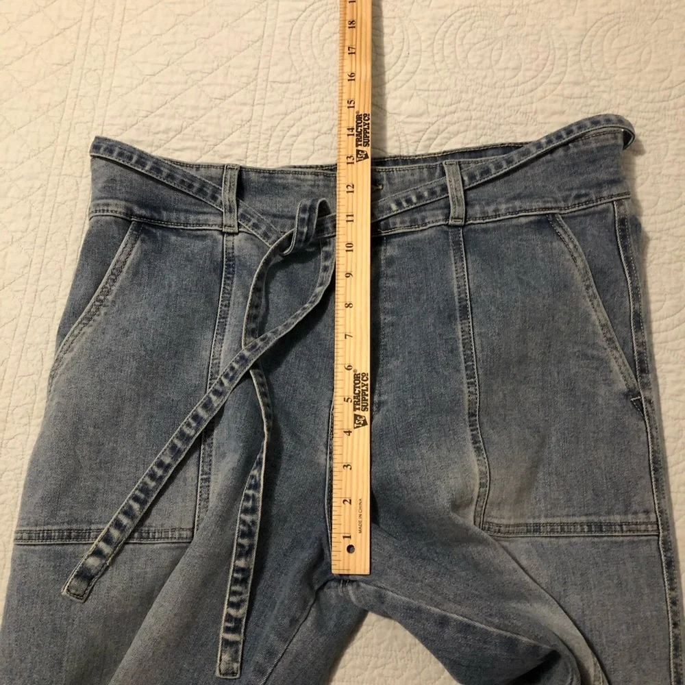 Hudson wide leg tie waist jeans. Size 14. - Picture 9 of 10